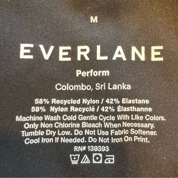 Everlane Perform Tank Top, Cropped, Sleeveless, Black, Built In Bra, Medium - Picture 6 of 7